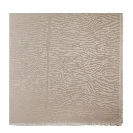 Large rectangular stole crafted using a jacquard technique Large rectangular stole crafted using a jacquard technique