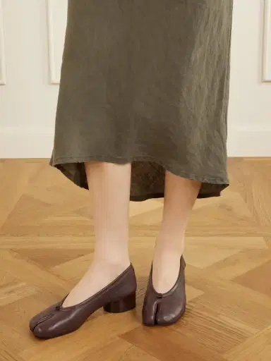 Maison Margiela Tabi 30 Leather Pumps | Thumbnail 2 Maison Margiela Tabi 30 Leather Pumps | Thumbnail 2