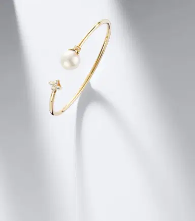 Bucherer Fine Jewellery Bloom 18kt gold cuff bracelet with pearl and diamonds | Thumbnail 3