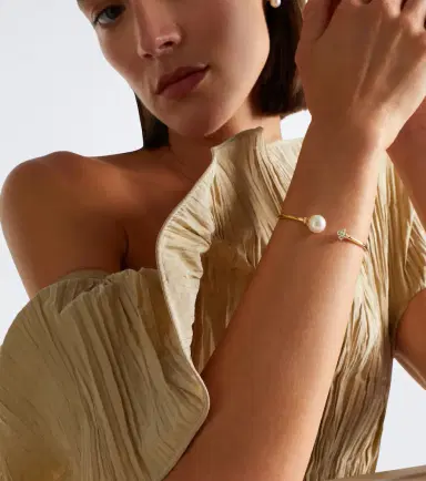 Bucherer Fine Jewellery Bloom 18kt gold cuff bracelet with pearl and diamonds | Thumbnail 4