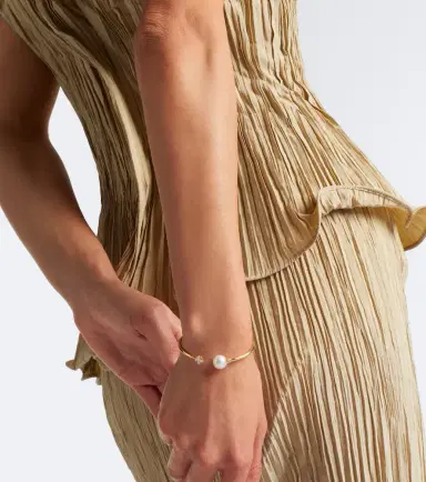 Bucherer Fine Jewellery Bloom 18kt gold cuff bracelet with pearl and diamonds | Thumbnail 5