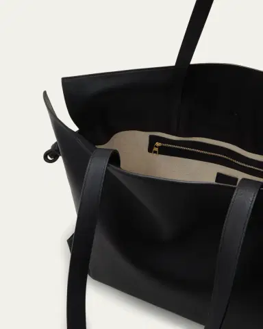 Loewe Flamenco XL Tote Bag in Napa Leather with Golden Foil Anagram | Thumbnail 4 Loewe Flamenco XL Tote Bag in Napa Leather with Golden Foil Anagram | Thumbnail 4