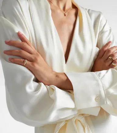 STONE AND STRAND Essential Splurge 14kt gold pinky ring with diamonds | Thumbnail 5 STONE AND STRAND Essential Splurge 14kt gold pinky ring with diamonds | Thumbnail 5