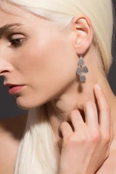IRENE NEUWIRTH JEWELRY Four-Drop Chandelier Earrings - White Gold | Thumbnail 2