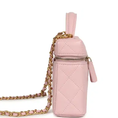 Chanel Chanel Top Handle Long Vanity Case with Chain Light Pink Shiny Caviar Brushed Gold Hardware | Thumbnail 3 Chanel Chanel Top Handle Long Vanity Case with Chain Light Pink Shiny Caviar Brushed Gold Hardware | Thumbnail 3