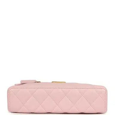 Chanel Chanel Top Handle Long Vanity Case with Chain Light Pink Shiny Caviar Brushed Gold Hardware | Thumbnail 6 Chanel Chanel Top Handle Long Vanity Case with Chain Light Pink Shiny Caviar Brushed Gold Hardware | Thumbnail 6