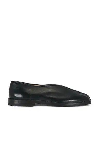 Lemaire Shiny Nappa Lamb Flat Piped Slippers | Thumbnail 1 Lemaire Shiny Nappa Lamb Flat Piped Slippers | Thumbnail 1