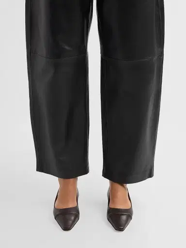 Manolo Blahnik Women's Continu Leather Flats | Thumbnail 2 Manolo Blahnik Women's Continu Leather Flats | Thumbnail 2