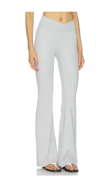 437 The V Flare Legging | Thumbnail 2 437 The V Flare Legging | Thumbnail 2