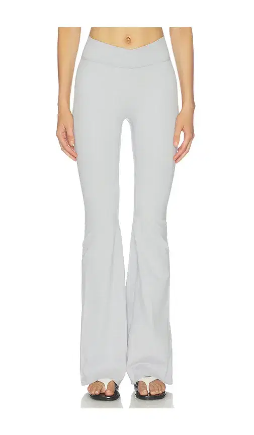 437 The V Flare Legging
