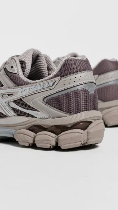 Asics Gel-Cumulus 16 Sneakers COCOA POWDER/PURE SILVER | Thumbnail 4
