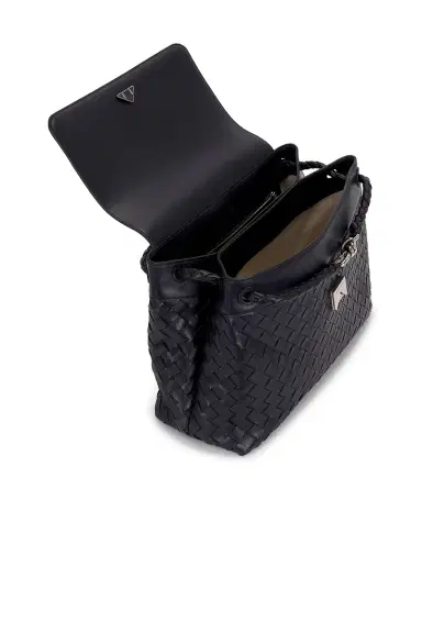 Bottega Veneta Andiamo Messenger Intrecciato 15 Avenue | Thumbnail 6 Bottega Veneta Andiamo Messenger Intrecciato 15 Avenue | Thumbnail 6