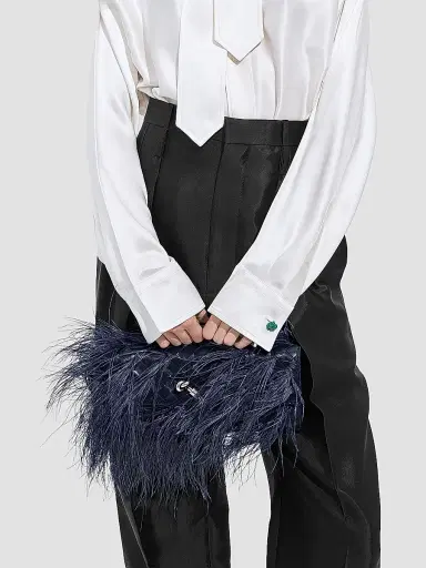 Bottega Veneta Women's Andiamo Ostrich Feather Intrecciato Clutch | Thumbnail 2 Bottega Veneta Women's Andiamo Ostrich Feather Intrecciato Clutch | Thumbnail 2