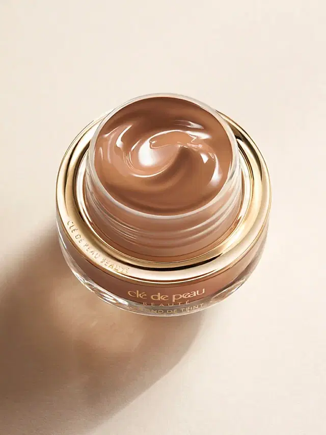 Clé de Peau Beauté Women's The Foundation SPF 22 - O100 Rich Deep Ocher