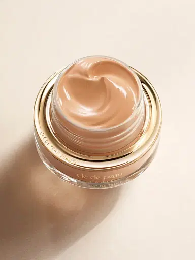 CLÉ DE PEAU BEAUTÉ Women's The Foundation SPF 22 | Thumbnail 2
