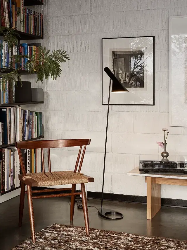 Louis Poulsen AJ Floor Lamp - Black