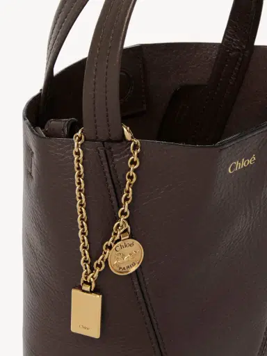 Chloé Small Chloé Spin tote bag in grained leather | Thumbnail 6