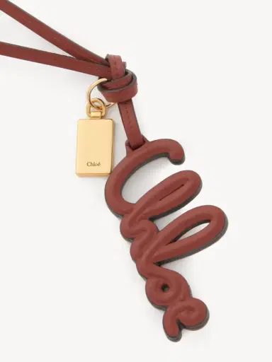Chloé Logo bag charm in shiny leather | Thumbnail 3