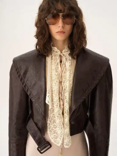 Chloé Cropped fitted jacket in leather | Thumbnail 6