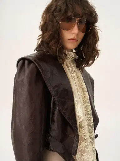 Chloé Cropped fitted jacket in leather | Thumbnail 8
