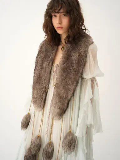 Chloé The Treasure Tails scarf in shearling | Thumbnail 4