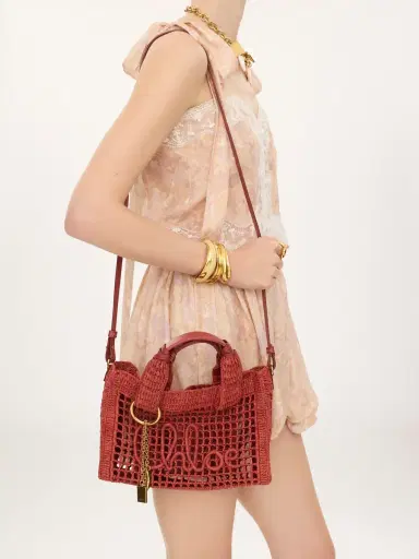 Chloé Small Summer Banana east-west tote bag with strap in raffia | Thumbnail 3