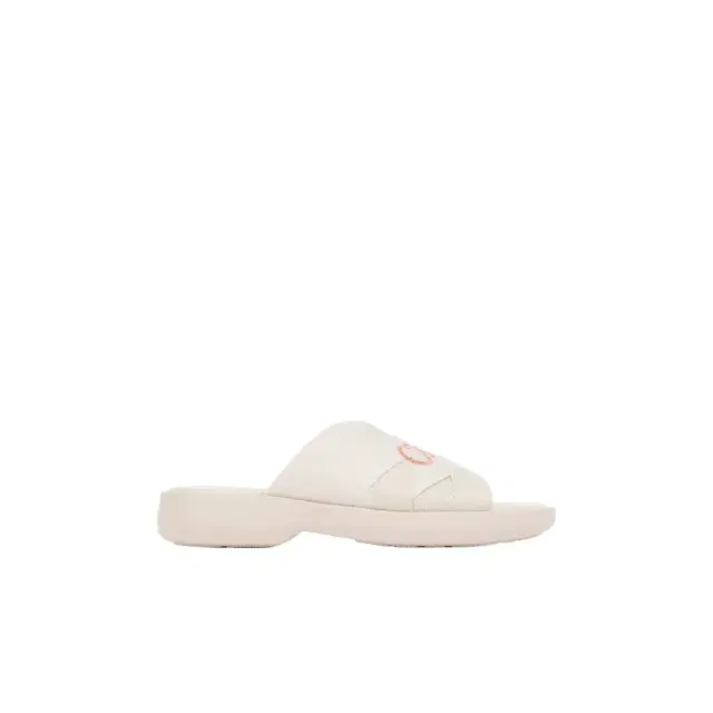 Chloé Poolette slide