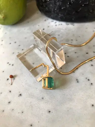 YI COLLECTION Emerald and Diamond Supreme Bar Necklace | Thumbnail 4 YI COLLECTION Emerald and Diamond Supreme Bar Necklace | Thumbnail 4