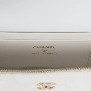 Chanel Chanel Top Handle Long Vanity Case with Chain White Shiny Caviar Light Gold Hardware | Thumbnail 9 Chanel Chanel Top Handle Long Vanity Case with Chain White Shiny Caviar Light Gold Hardware | Thumbnail 9