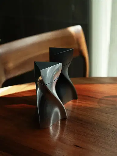 Zaha Hadid Design Duo Mini Salt & Pepper Grinders Set | Thumbnail 5 Zaha Hadid Design Duo Mini Salt & Pepper Grinders Set | Thumbnail 5