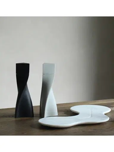 Zaha Hadid Design Duo Salt & Pepper Grinders Set | Thumbnail 4 Zaha Hadid Design Duo Salt & Pepper Grinders Set | Thumbnail 4