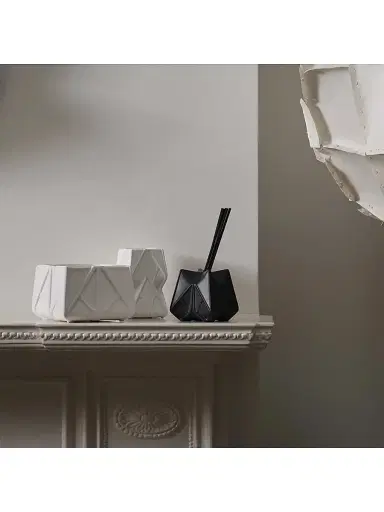 Zaha Hadid Design Prime Scented Candle - White | Thumbnail 4
