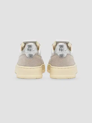 Autry Women's Medalist Leather Low-Top Sneakers | Thumbnail 3