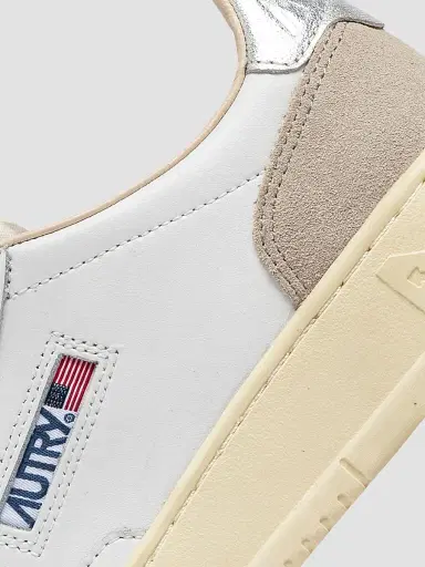 Autry Women's Medalist Leather Low-Top Sneakers | Thumbnail 6