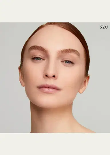 CLÉ DE PEAU BEAUTÉ Radiant Fluid Foundation Natural SPF 25, 1.1 oz. | Thumbnail 4 CLÉ DE PEAU BEAUTÉ Radiant Fluid Foundation Natural SPF 25, 1.1 oz. | Thumbnail 4