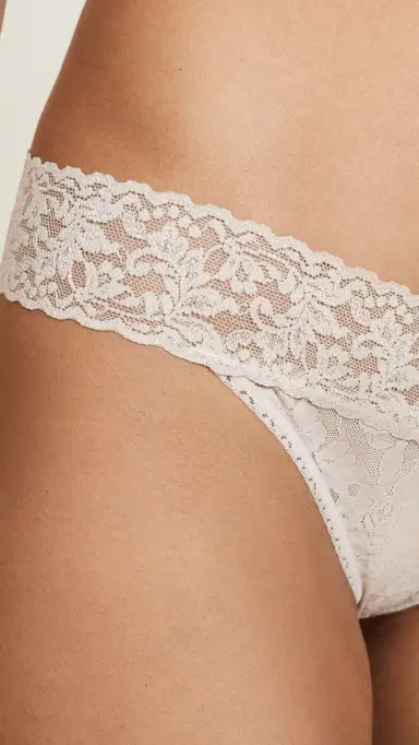 Hanky Panky Signature Lace Original Rise Thong Chai One Size | Thumbnail 4
