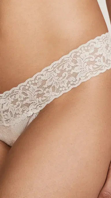 Hanky Panky Signature Lace Low Rise Thong Chai One Size | Thumbnail 4