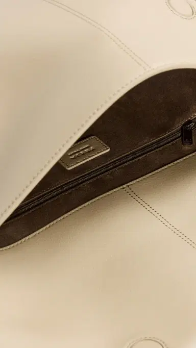 Freja New York Seamed Sand Clutch Sand One Size | Thumbnail 6