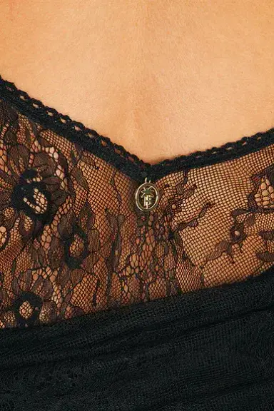 Bananhot Sabrina Lace Maxi Dress | Thumbnail 5