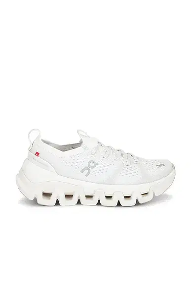 ON Cloud X Tempo Sneaker