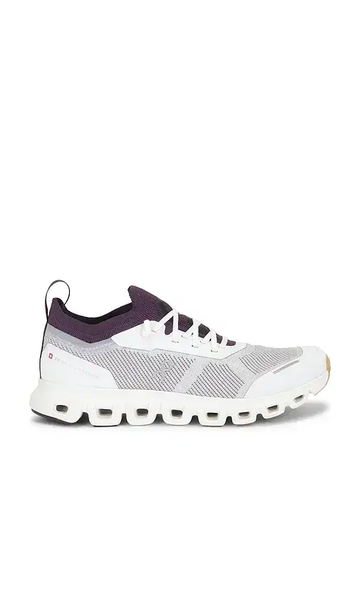 ON Cloud 6 Versa Sneaker