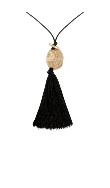 8 Other Reasons Bold Shell Pendant And Long Tassel Accent Statement Necklace | Thumbnail 2