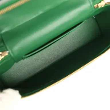 Chanel Chanel Top Handle Long Vanity Case with Chain Green Croc Embossed Calfskin Gold Hardware | Thumbnail 8 Chanel Chanel Top Handle Long Vanity Case with Chain Green Croc Embossed Calfskin Gold Hardware | Thumbnail 8