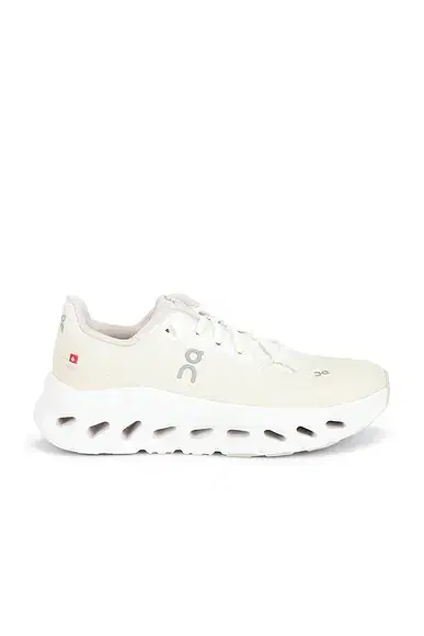 ON Cloudtilt Sneaker