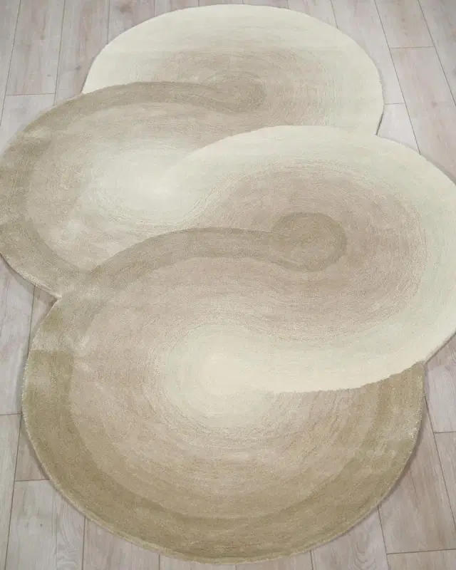 Exquisite Rugs Mitomo Hand-Tufted Pearl Shaped Rug