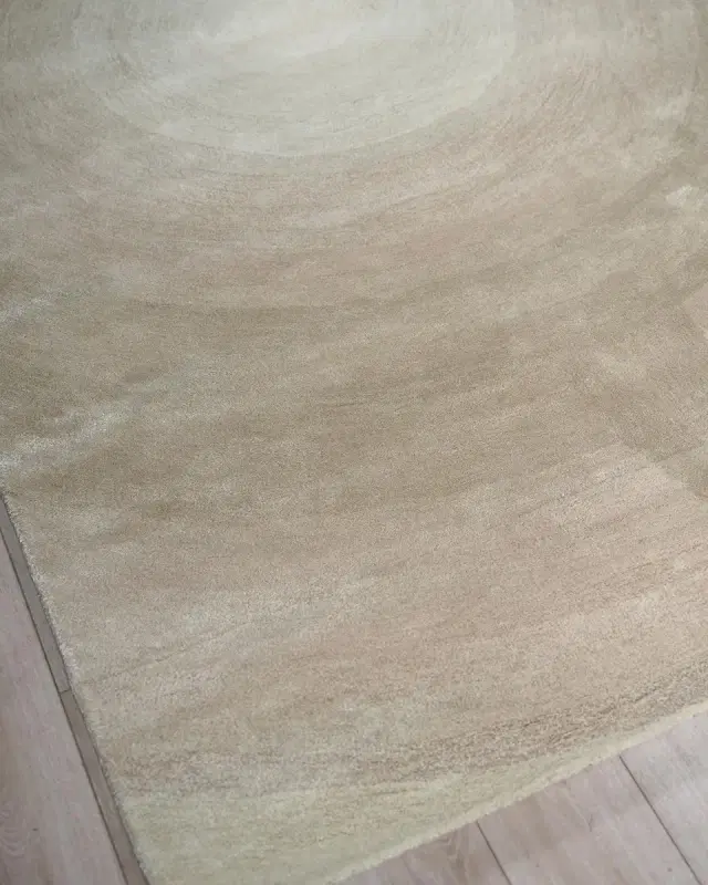 Exquisite Rugs Mitomo Hand-Tufted Pearl Rug