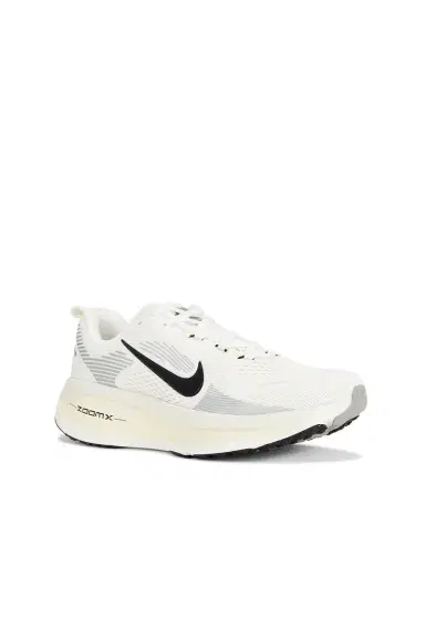 Nike Vomero 18 | Thumbnail 2