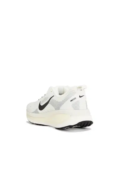 Nike Vomero 18 | Thumbnail 3