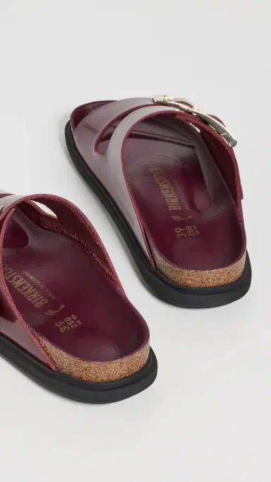 Birkenstock Arizona Droplet Buckle High Shine Sandals Zinfandel | Thumbnail 4