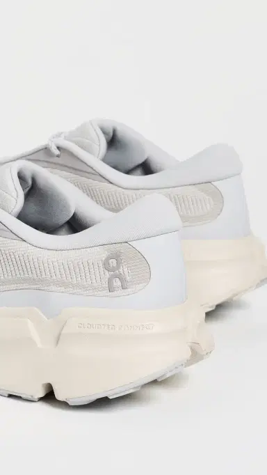 ON Cloudsoma Hike Sneakers Glacier/Pearl | Thumbnail 4
